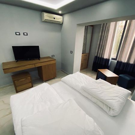 Hotel Piemonte Tirana Bagian luar foto