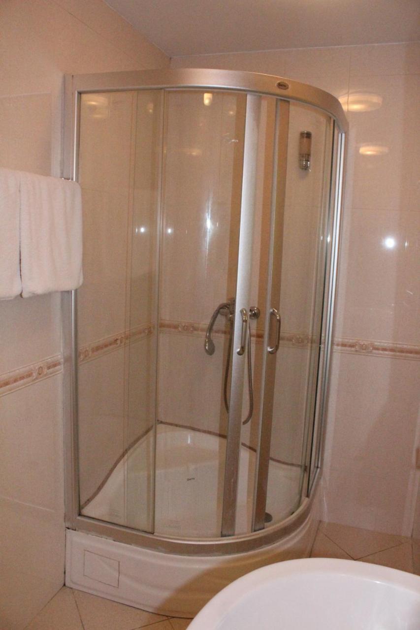 Hotel Piemonte Tirana Bagian luar foto