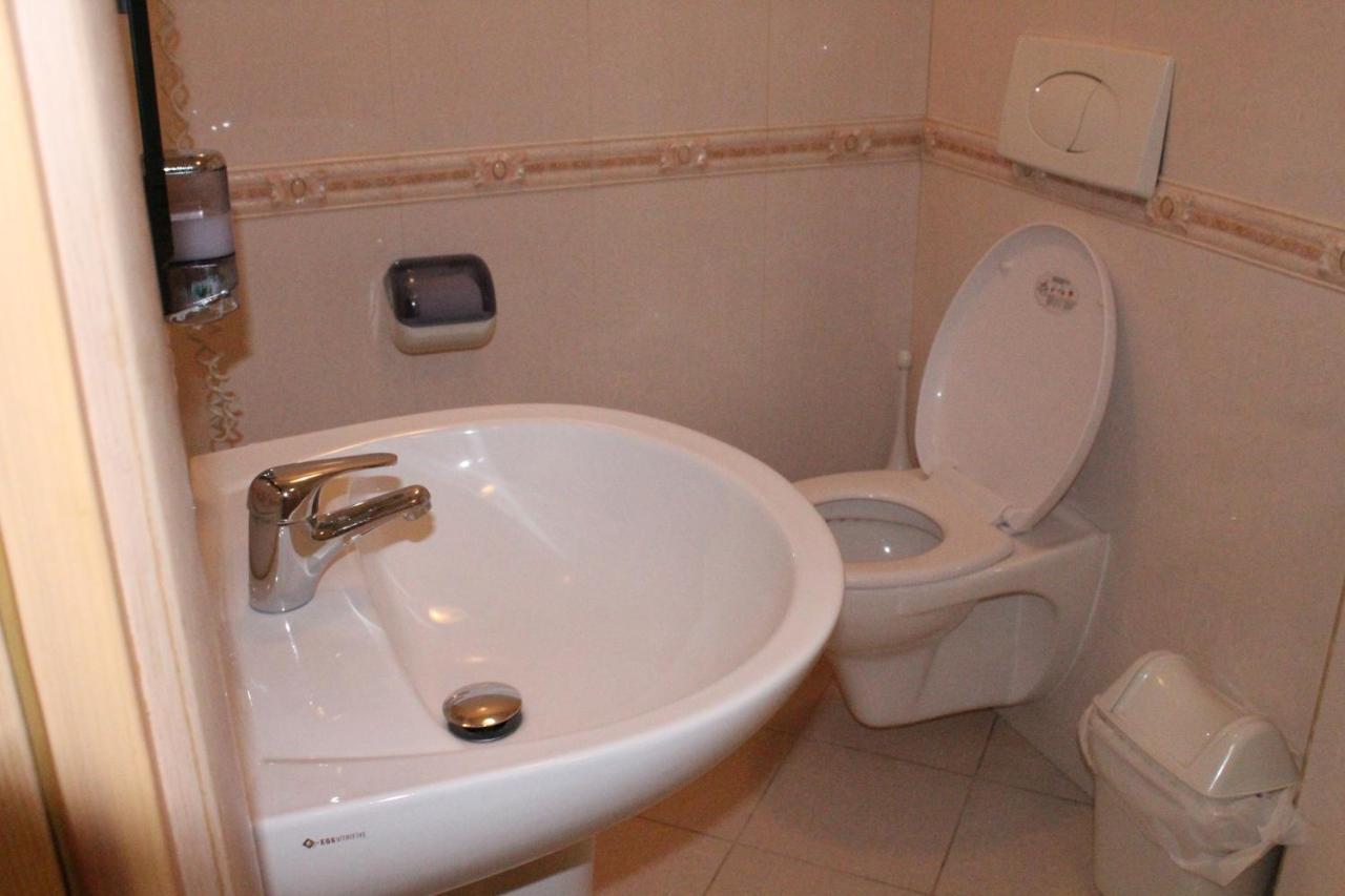 Hotel Piemonte Tirana Bagian luar foto