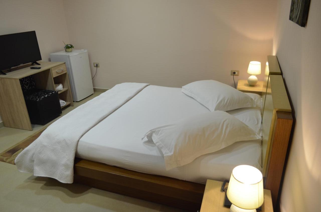 Hotel Piemonte Tirana Bagian luar foto