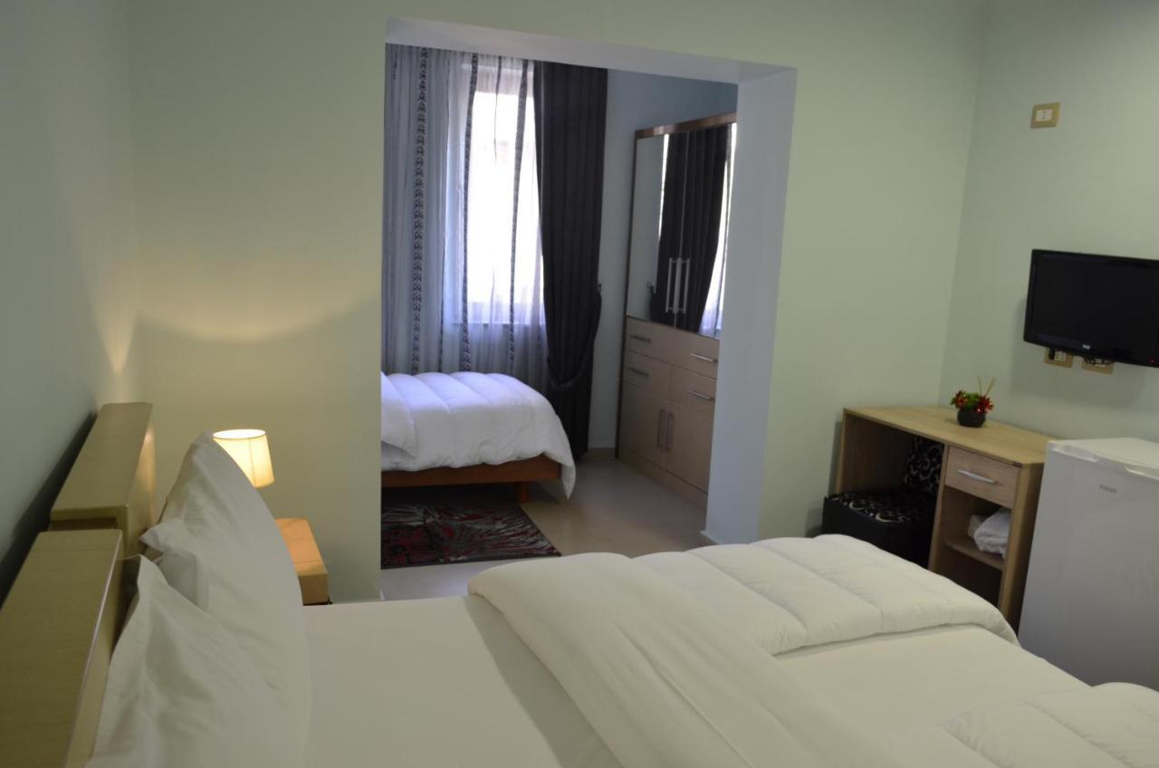 Hotel Piemonte Tirana Bagian luar foto