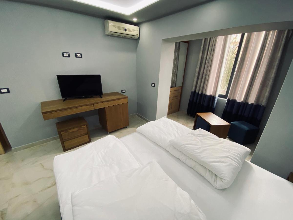 Hotel Piemonte Tirana Bagian luar foto