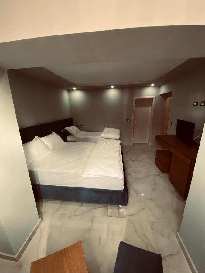 Hotel Piemonte Tirana Bagian luar foto