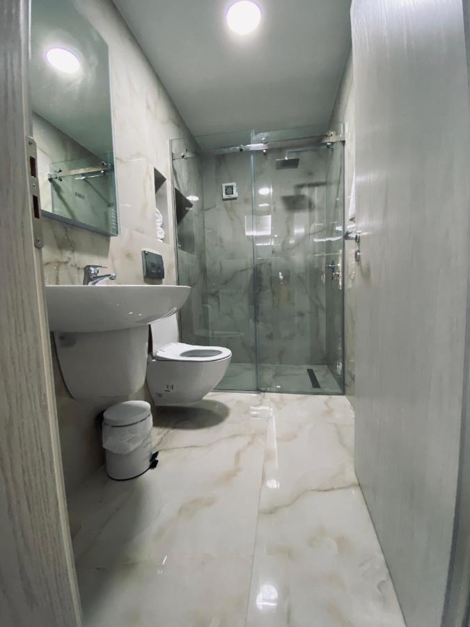 Hotel Piemonte Tirana Bagian luar foto