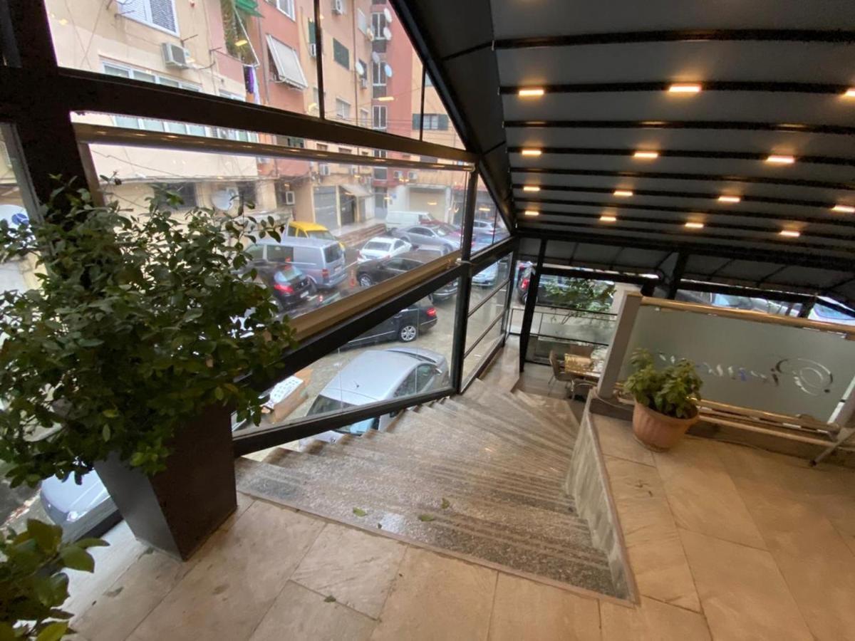 Hotel Piemonte Tirana Bagian luar foto